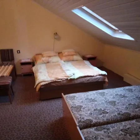 Apartment In 19249 *