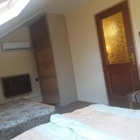 Apartment In 19249 *