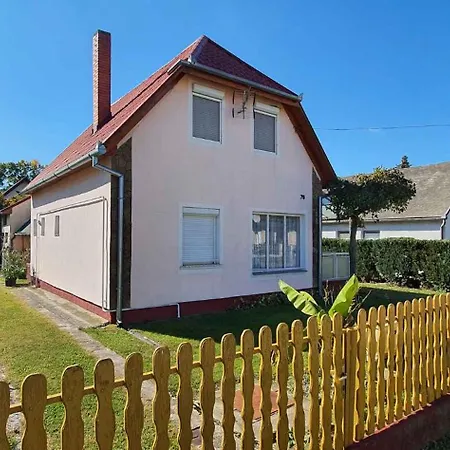 Apartment In 19249 *